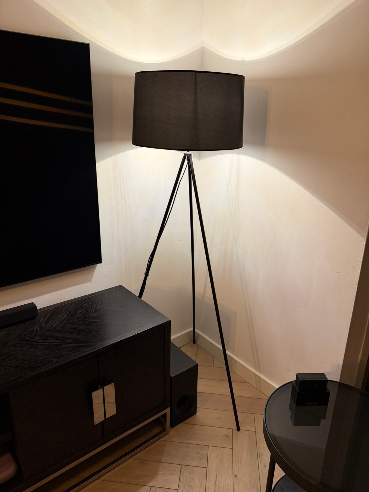 Moderne tripod vloerlamp zwart – sfeerlamp grote lampenkap, Ophalen of Verzenden, Zo goed als nieuw, 150 tot 200 cm