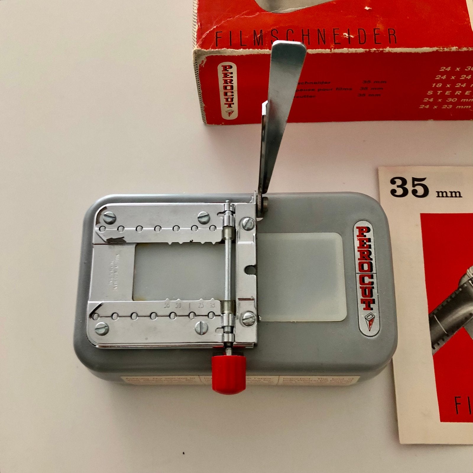 Perocut Filmsnijder voor 35mm film met doos en handleiding, Audio, Tv en Foto, Fotografie | Doka Toebehoren, Ophalen of Verzenden