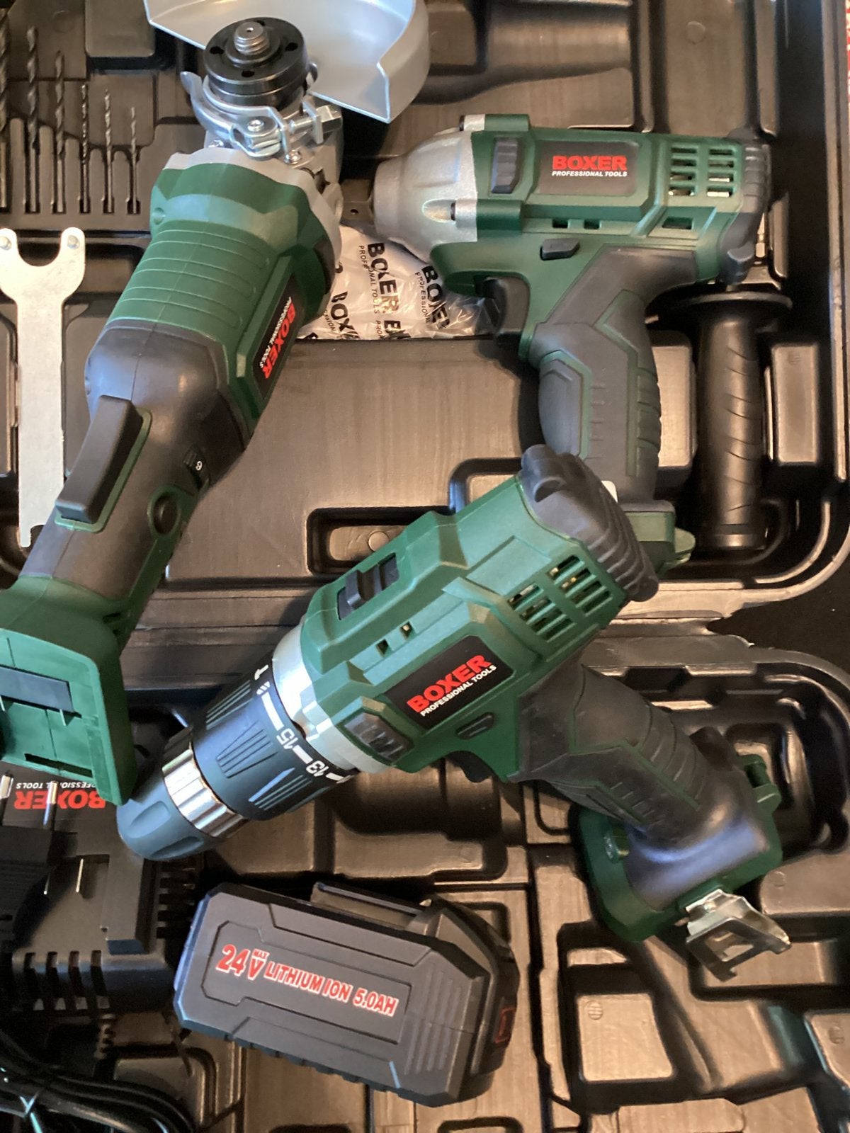 24 v boormachine+ slijptol +slagmoer 2 accu,s in een koffer, Ophalen of Verzenden, Nieuw, Boor- en Schroefmachine