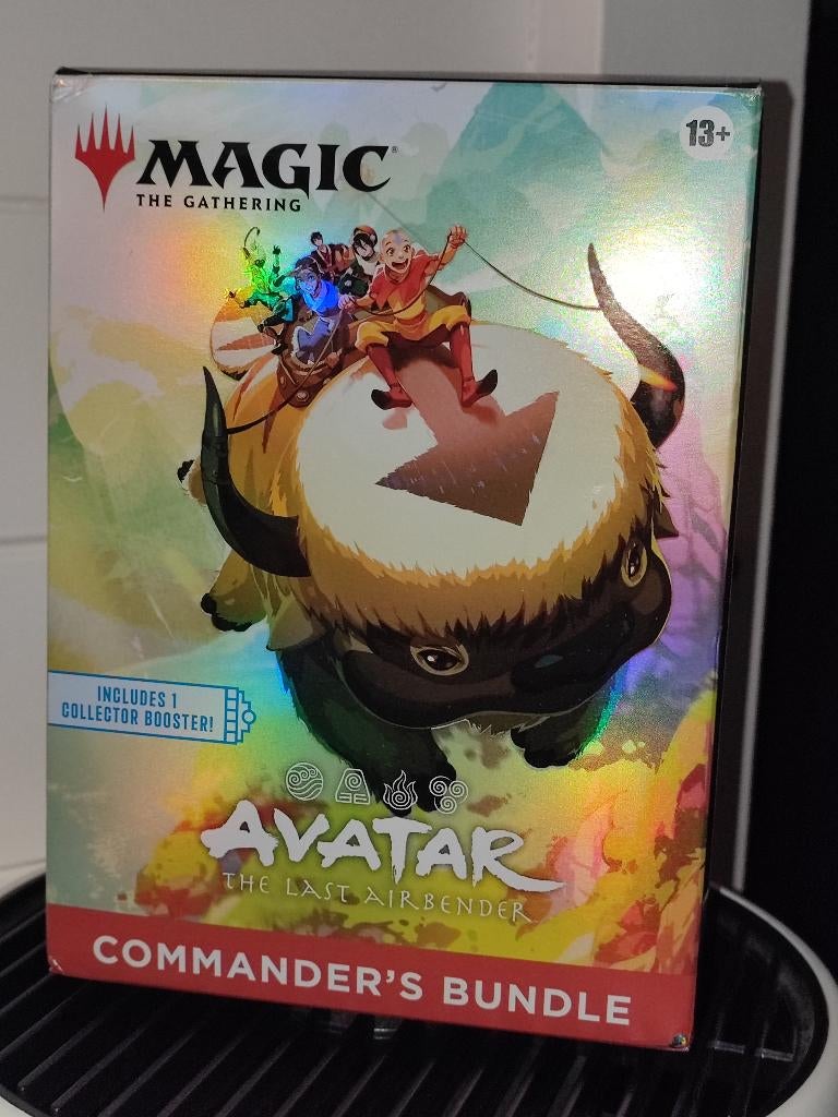 MTG - Avatar Commander Bundle, Ophalen of Verzenden, Zo goed als nieuw, Boosterbox