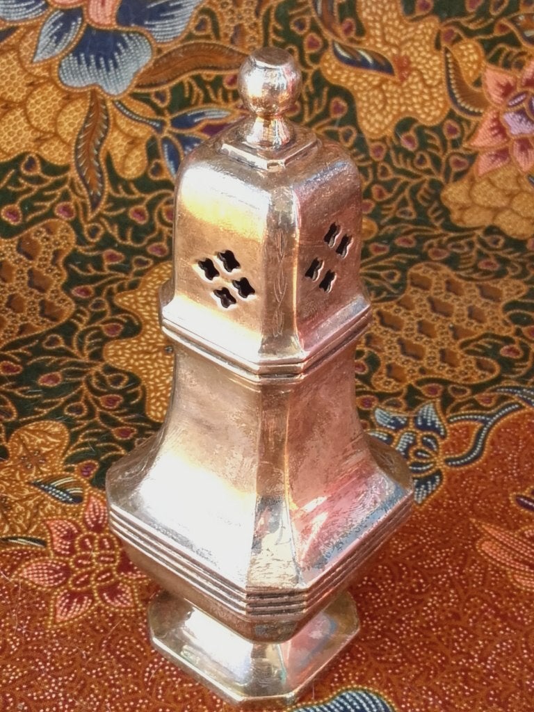 Mooie antieke silverplate strooier uit Engeland 14,5 cm., Ophalen of Verzenden