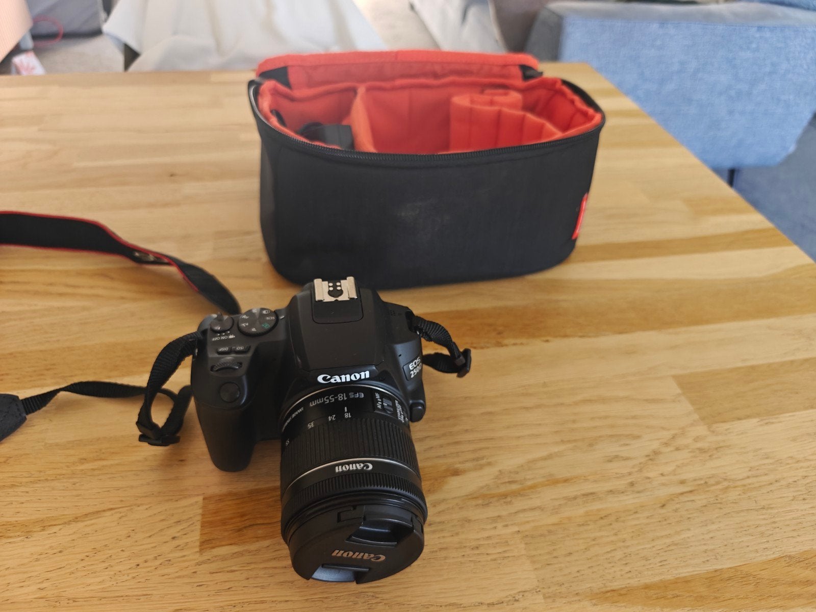 Canon EOS 250D als NIEUW! (Slechts 1500 clicks) + 2x Accu &, Audio, Tv en Foto, Fotocamera's Digitaal, Ophalen, Spiegelreflex