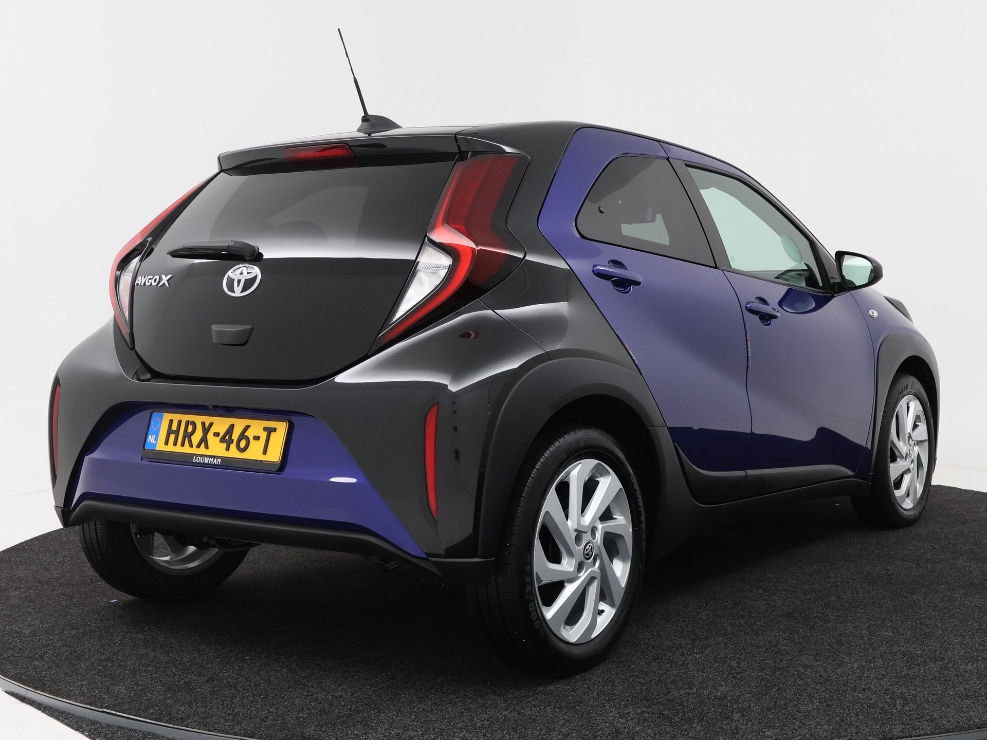 Toyota Aygo X 1.0 VVT-i MT Business (bj 2023), Auto's, 12 maanden, Stof, Gebruikt, 3 cilinders