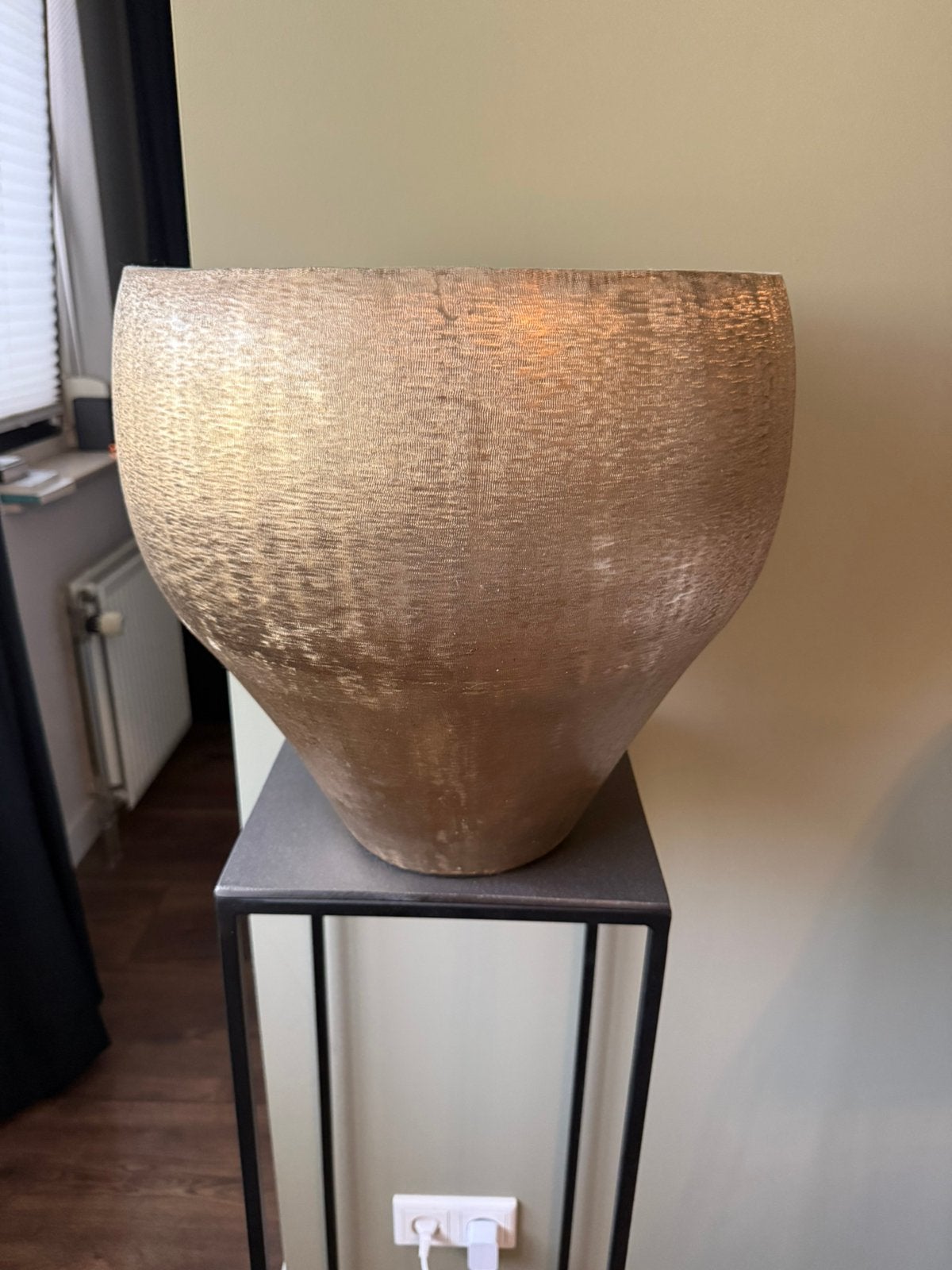 grote gouden bloempot, Tuin en Terras, Bloempotten, Ophalen, Rond, Zo goed als nieuw, Minder dan 25 cm