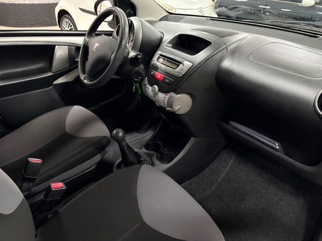 Foto 4 van Peugeot 107 1.0 Airco 5 Deurs apk 7-27 NL auto NAP