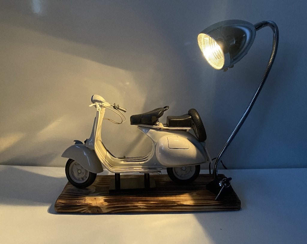 Vespa model / tafellamp, Gebruikt, Verzenden, ., Vespa