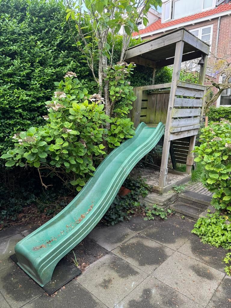 Houten speeltoestel met glijbaan en klimwand, Ophalen, Gebruikt, Glijbaan