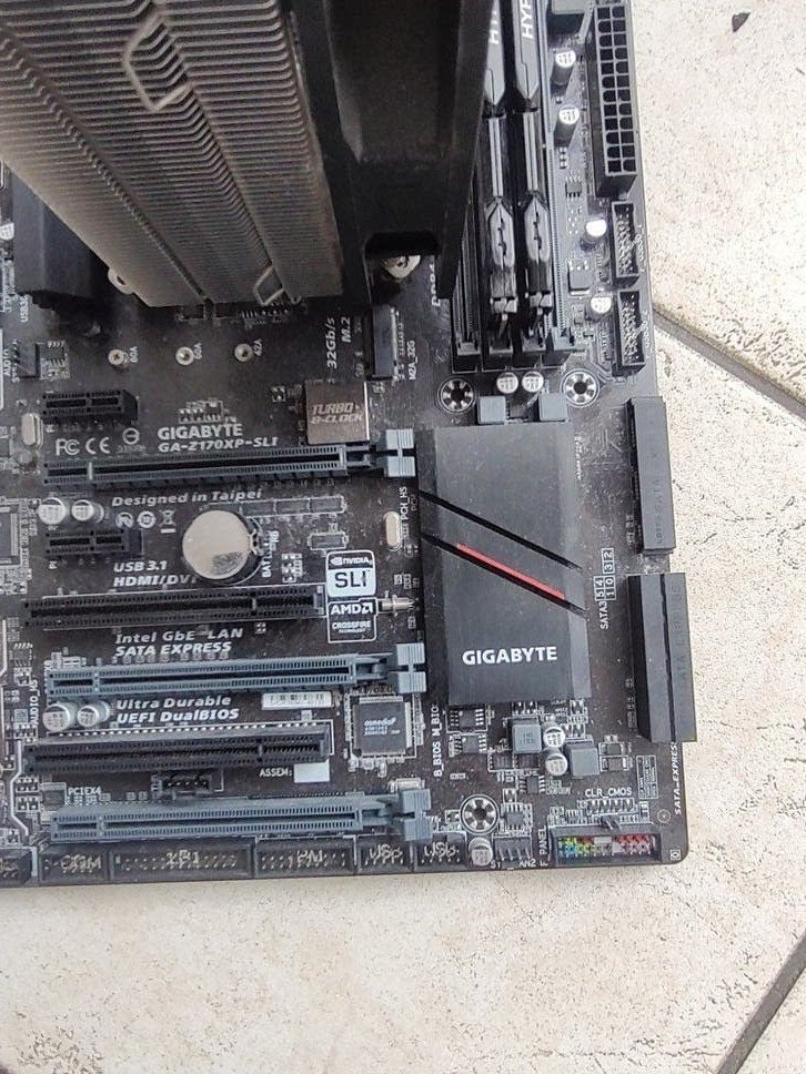 Gigabyte GA-E770XP-SLI Moederbord met Koeler, Computers en Software, Moederborden, LGA 1156, Gebruikt, DDR3, Ophalen of Verzenden