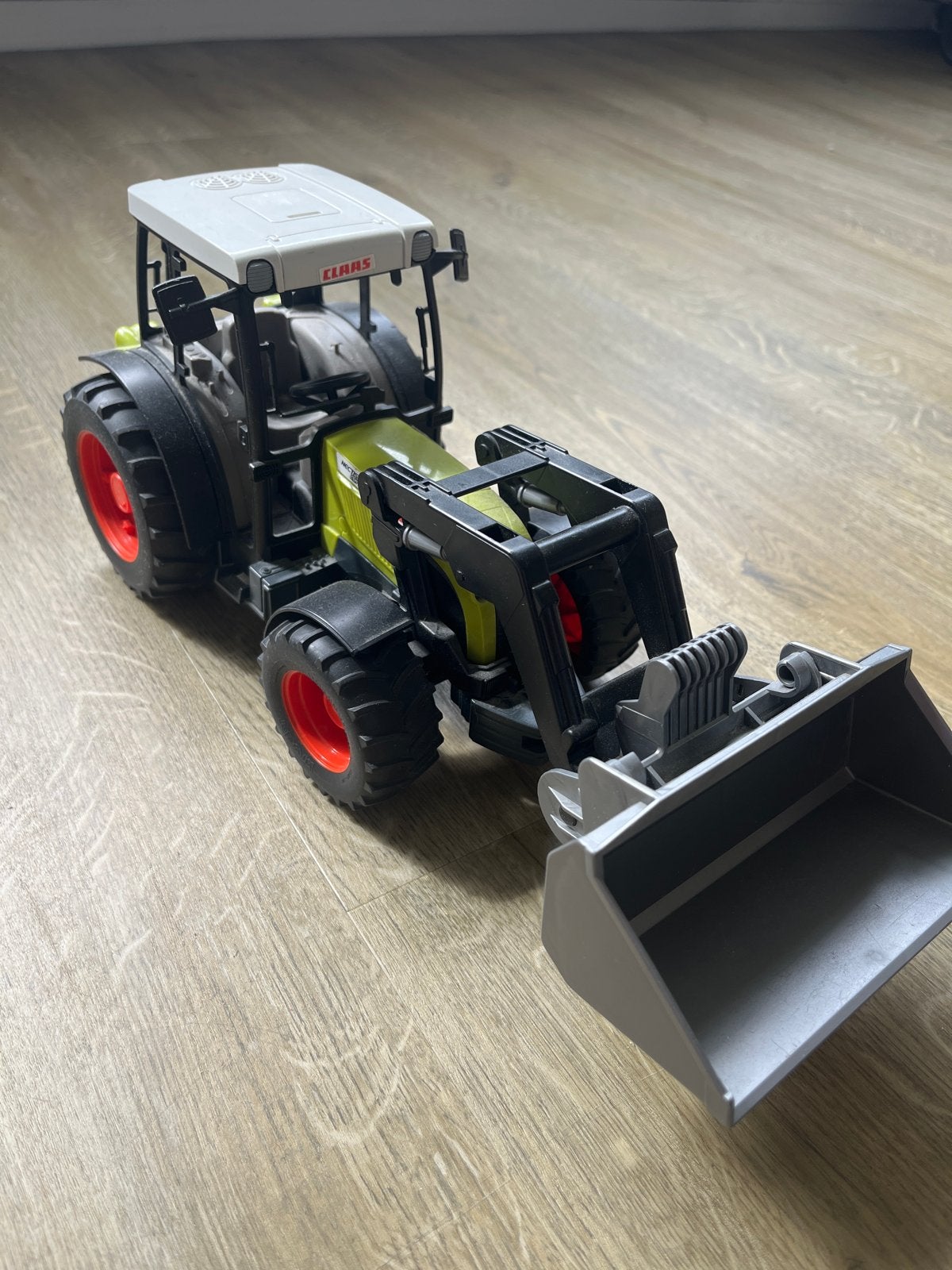 Claas Nectis 267F speelgoedtractor met lader (defect), Ophalen, Gebruikt