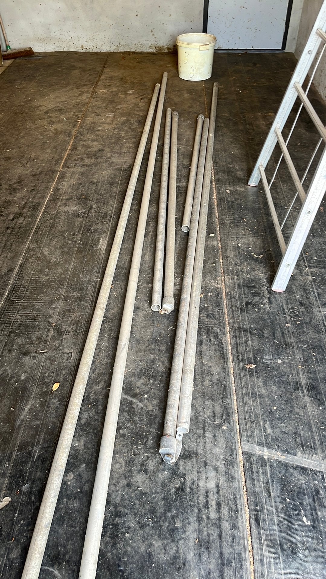 Hekwerkbuis. Aluminium 75 meter, Ophalen, Zo goed als nieuw, Aluminium, Spijlenhekwerk