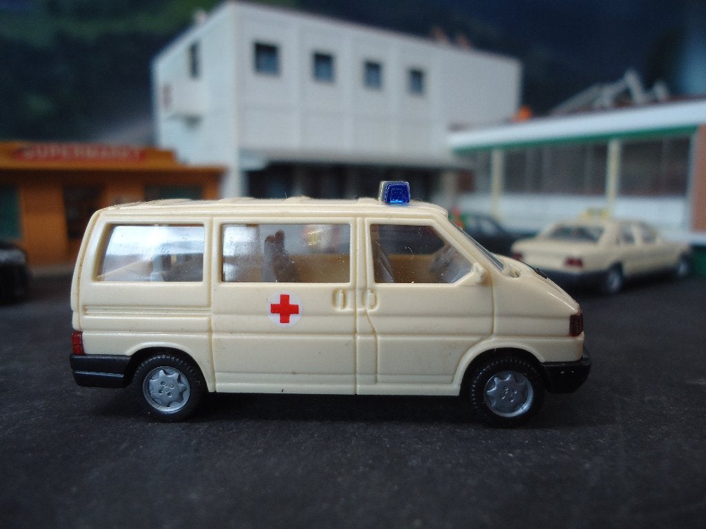 Volkswagen Transporter Bus T4 Caravelle - Wiking Rode Kruis, Ophalen of Verzenden, Nieuw, Bus of Vrachtwagen, Wiking