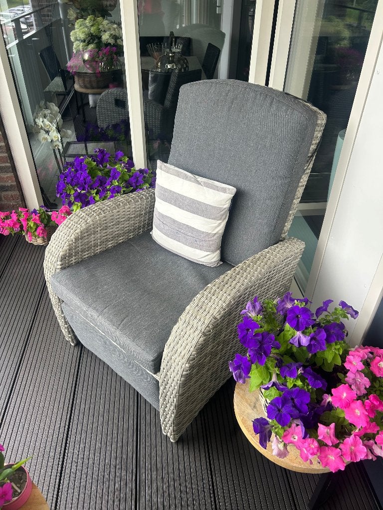 2 mooie grijze verstelbare lounge stoelen incl kussens, Tuin en Terras, Zo goed als nieuw, Loungeset, Wicker, Stoel