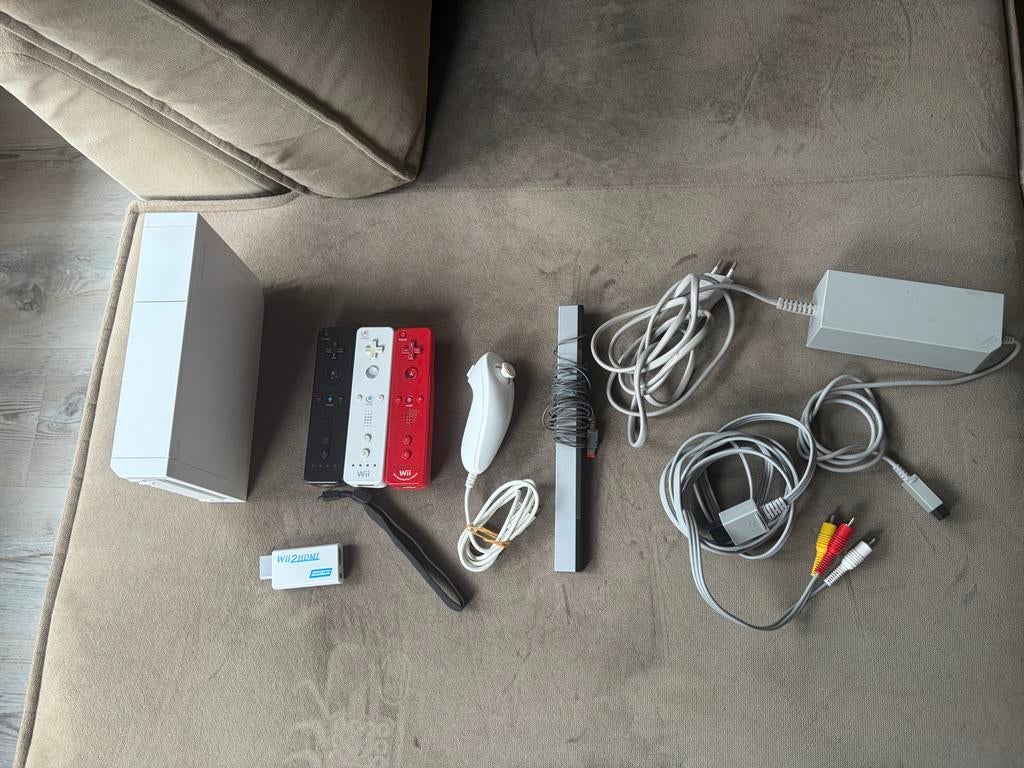 Wii console met 3 controllers, nunchuck en HDMI-adapter, Ophalen of Verzenden, Zo goed als nieuw