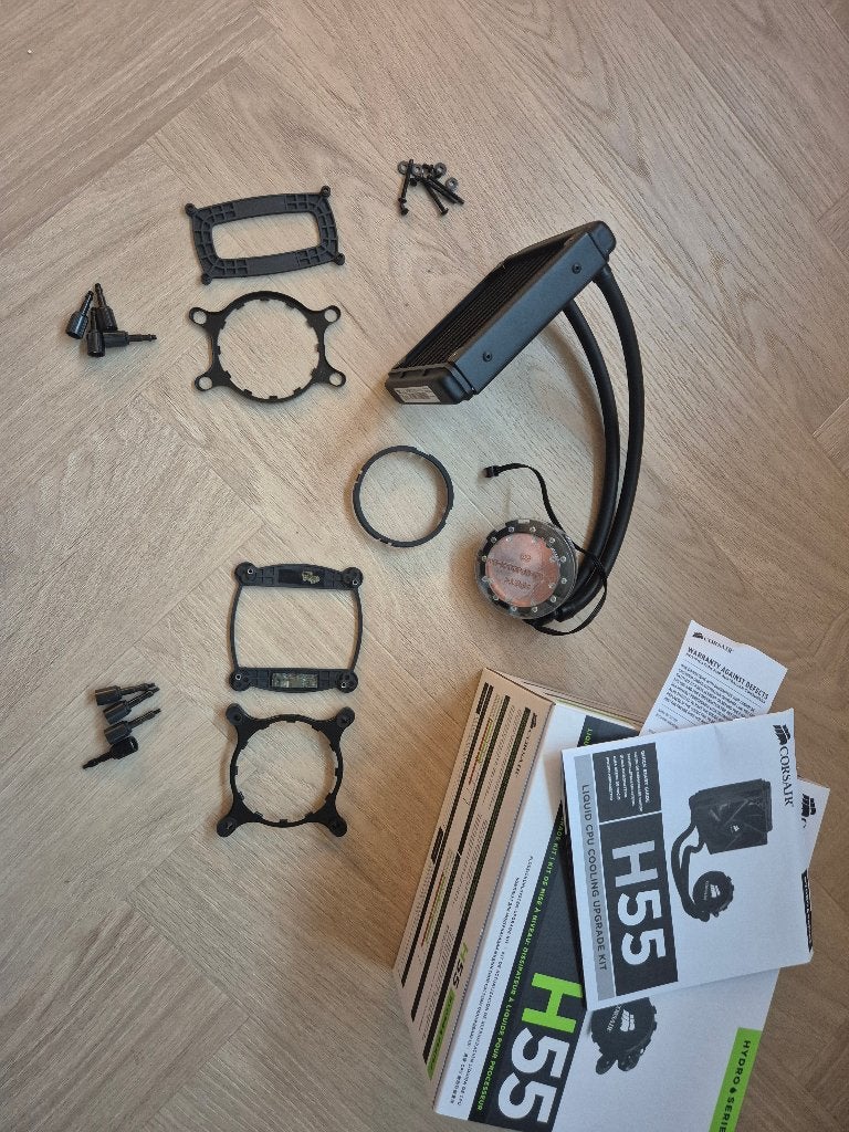 Corsair Hydro Series H55, single 12cm fan AOI koeler, Computers en Software, Ophalen of Verzenden, Gebruikt, Waterkoeling
