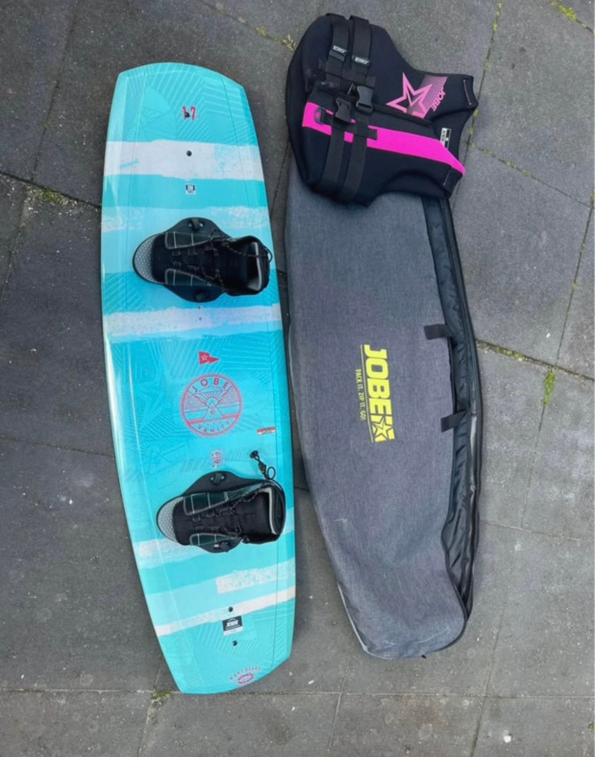 Jobe Vanity 136 wakeboard met tas en zwemvest, Watersport en Boten, Wakeboarden, Ophalen, Zo goed als nieuw