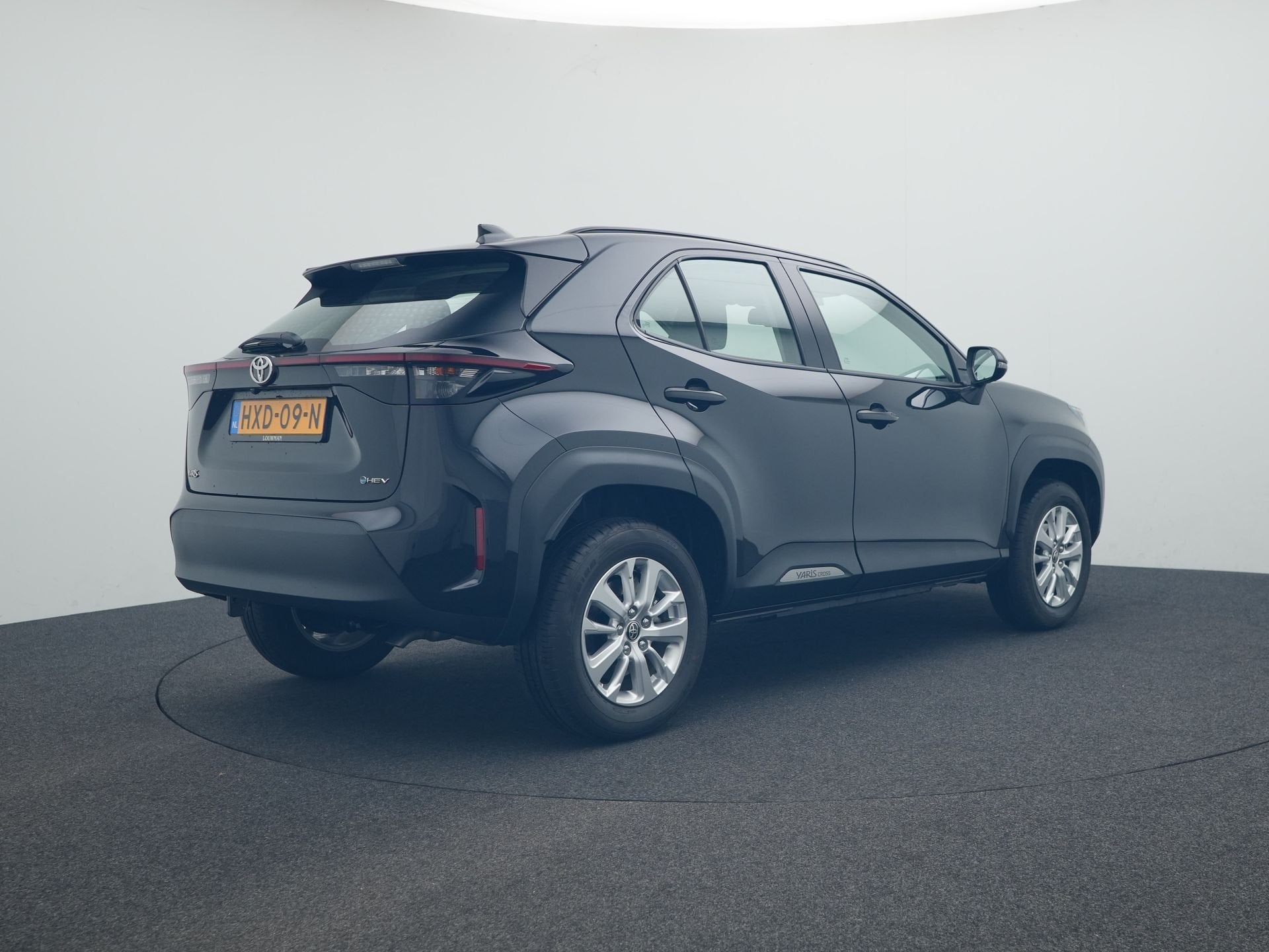 Toyota Yaris Cross 1.5 Hybrid 115 Active (bj 2025), 12 maanden, Stof, 116 pk, Zwart