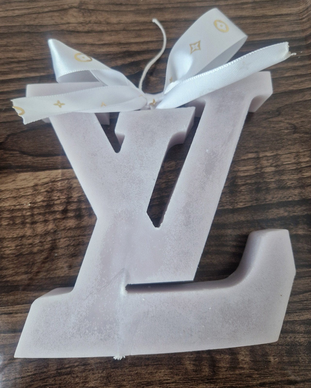 Mooie lichtgrijze kaars met satijnen lintje, Ophalen of Verzenden, Grijs, Kaars, Was