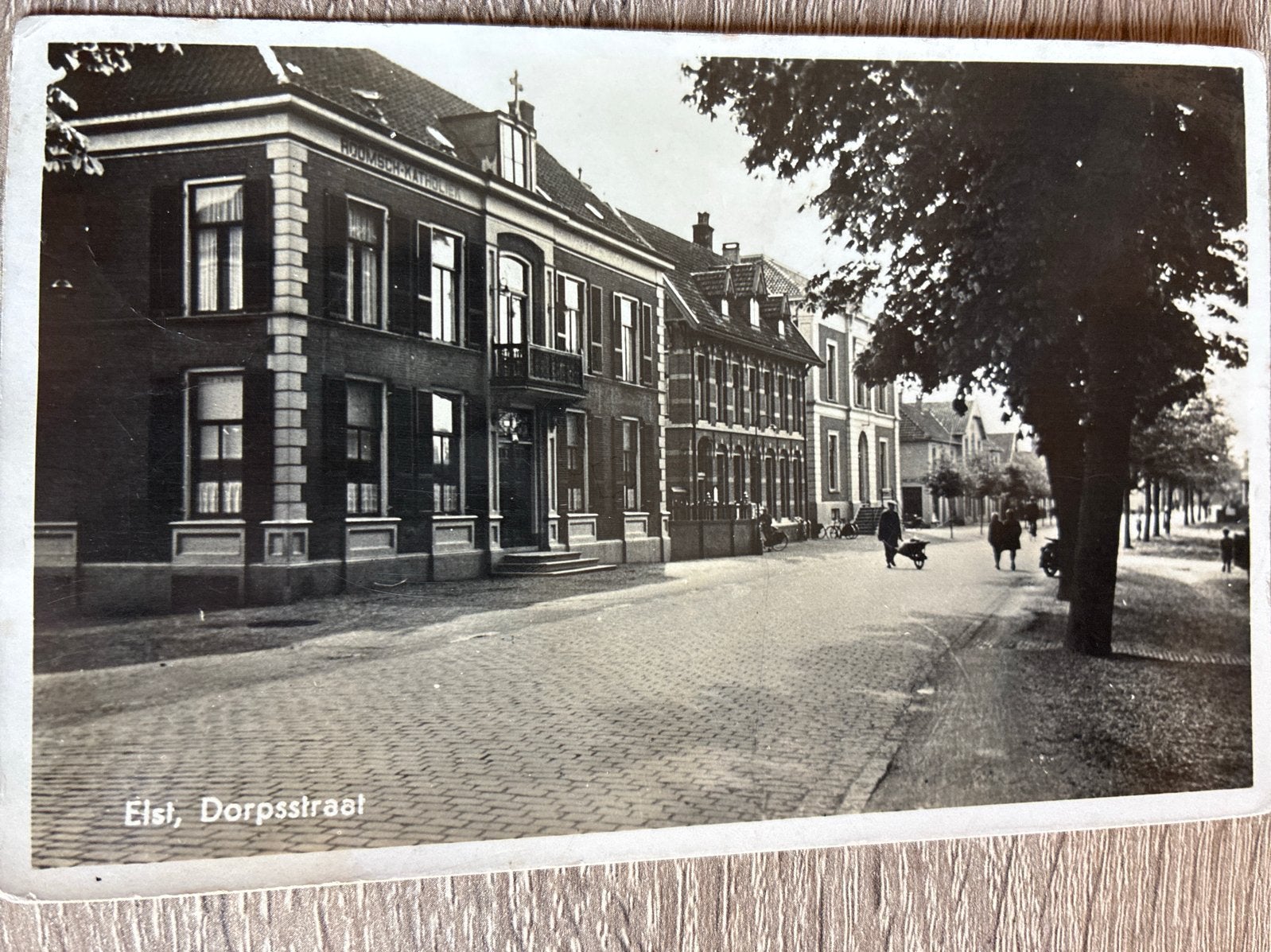 Oude Ansichtkaart Elst, Dorpsstraat - 1940 naar Schipluiden, Ophalen of Verzenden, 1940 tot 1960, Gelopen, Gelderland