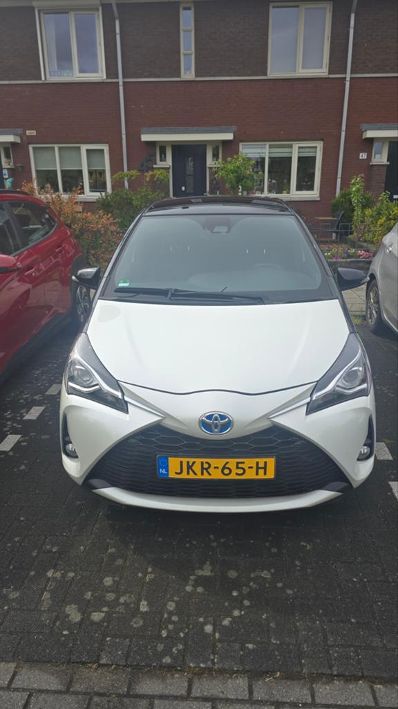 93900 km Toyota Yaris 1.5 Full Hybrid 100pk 5D Aut 2019 Wit, 1497 cc, 4 cilinders, Wit, Yaris