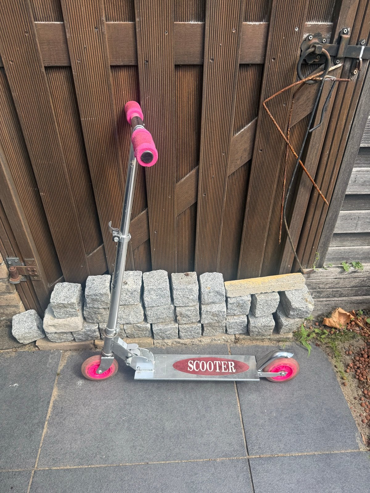 Opvouwbare step met roze accenten, Ophalen, Gebruikt, Gewone step