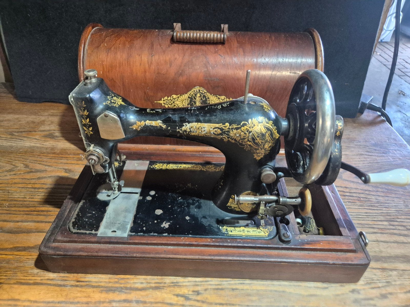 antieke Singer naaimachine 1908, Ophalen