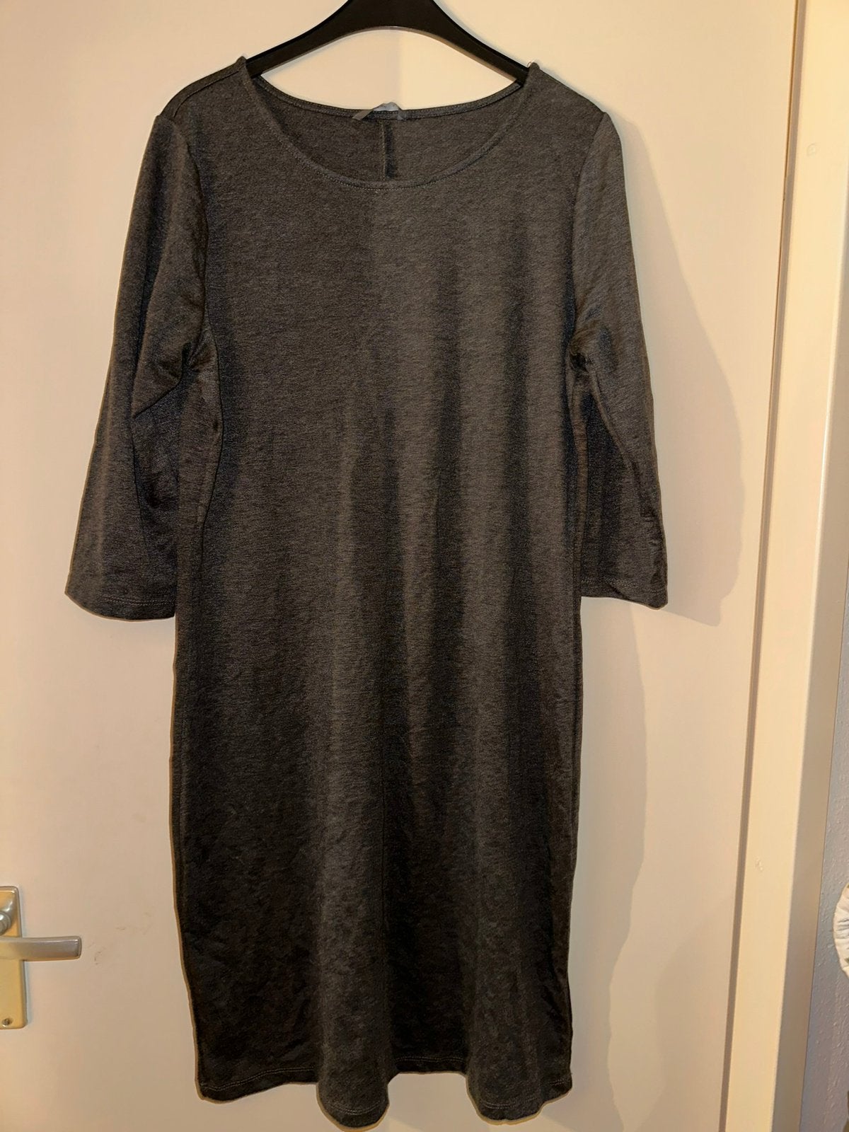 Dames grijze jurk van Hema, Maat 38/40 (M), Ophalen of Verzenden, Zo goed als nieuw, Grijs