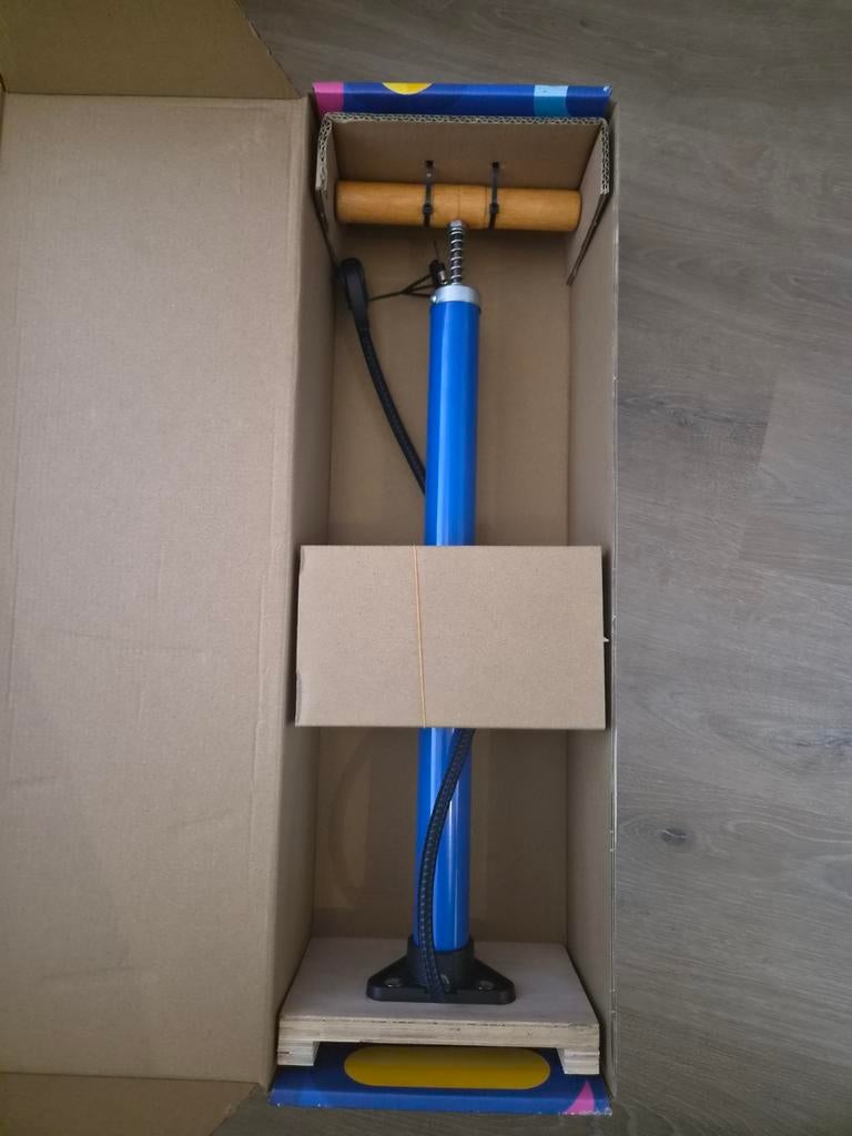 Nieuwe fietspomp - Ongebruikt in doos, Fietsen en Brommers, Fietsaccessoires | Fietspompen, Nieuw, Ophalen of Verzenden