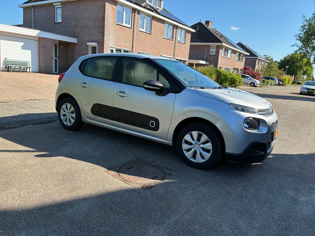Citroën C3 1.2 | Apple CarPlay | Grote beurt | Trekhaak, Auto's, Citroën, Voorwielaandrijving, 40 €/maand, Zwart, 450 kg