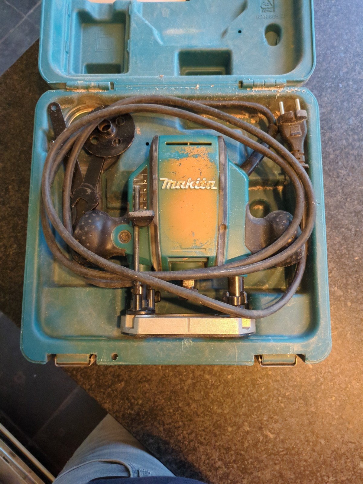 Makita RP0900 Bovenfrees - Krachtig en Betrouwbaar, Gebruikt, Ophalen of Verzenden, Elektrisch, Makita