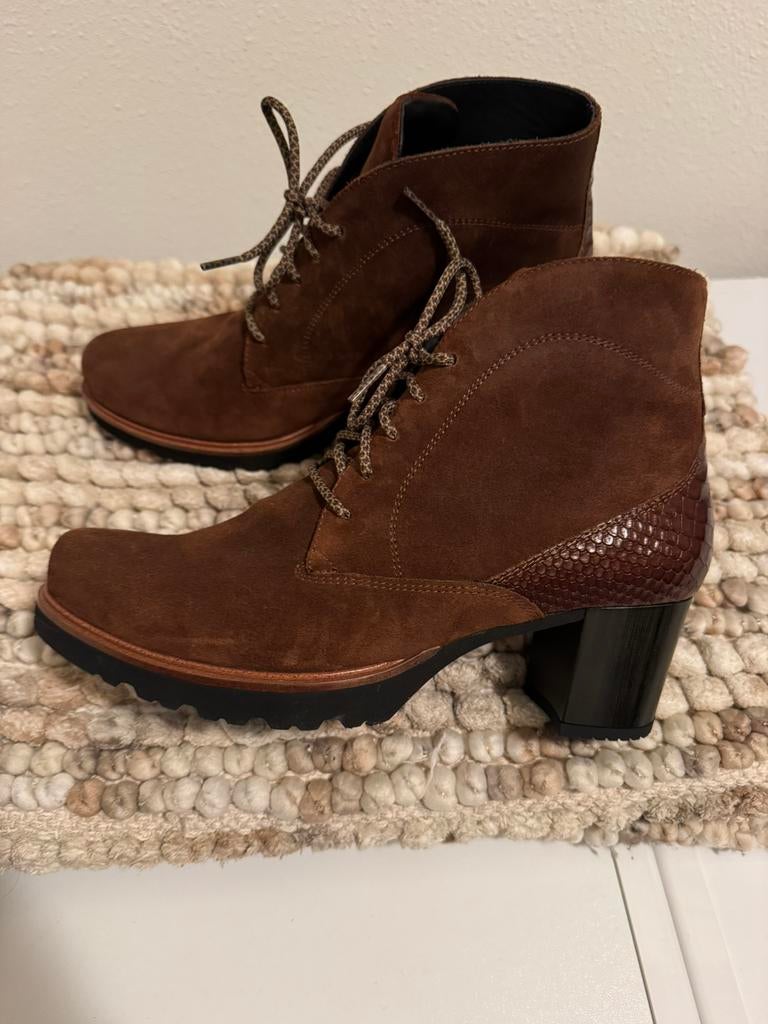 DUREA suede laarsje mt 39 H nieuw, Bruin, Lage of Enkellaarzen, Nieuw, Ophalen of Verzenden