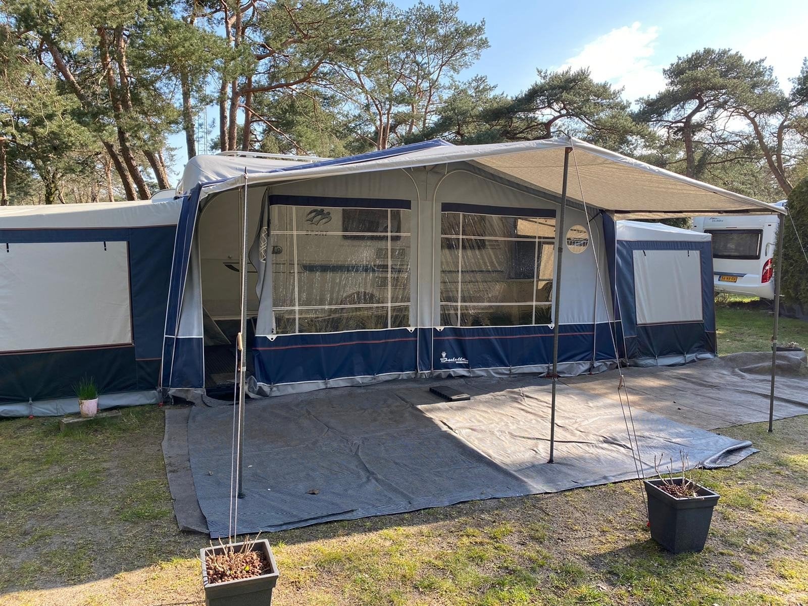 Knaus Sport caravan met complete inboedel en voortent, Caravans en Kamperen, Rondzit, Particulier, Knaus, Luifel