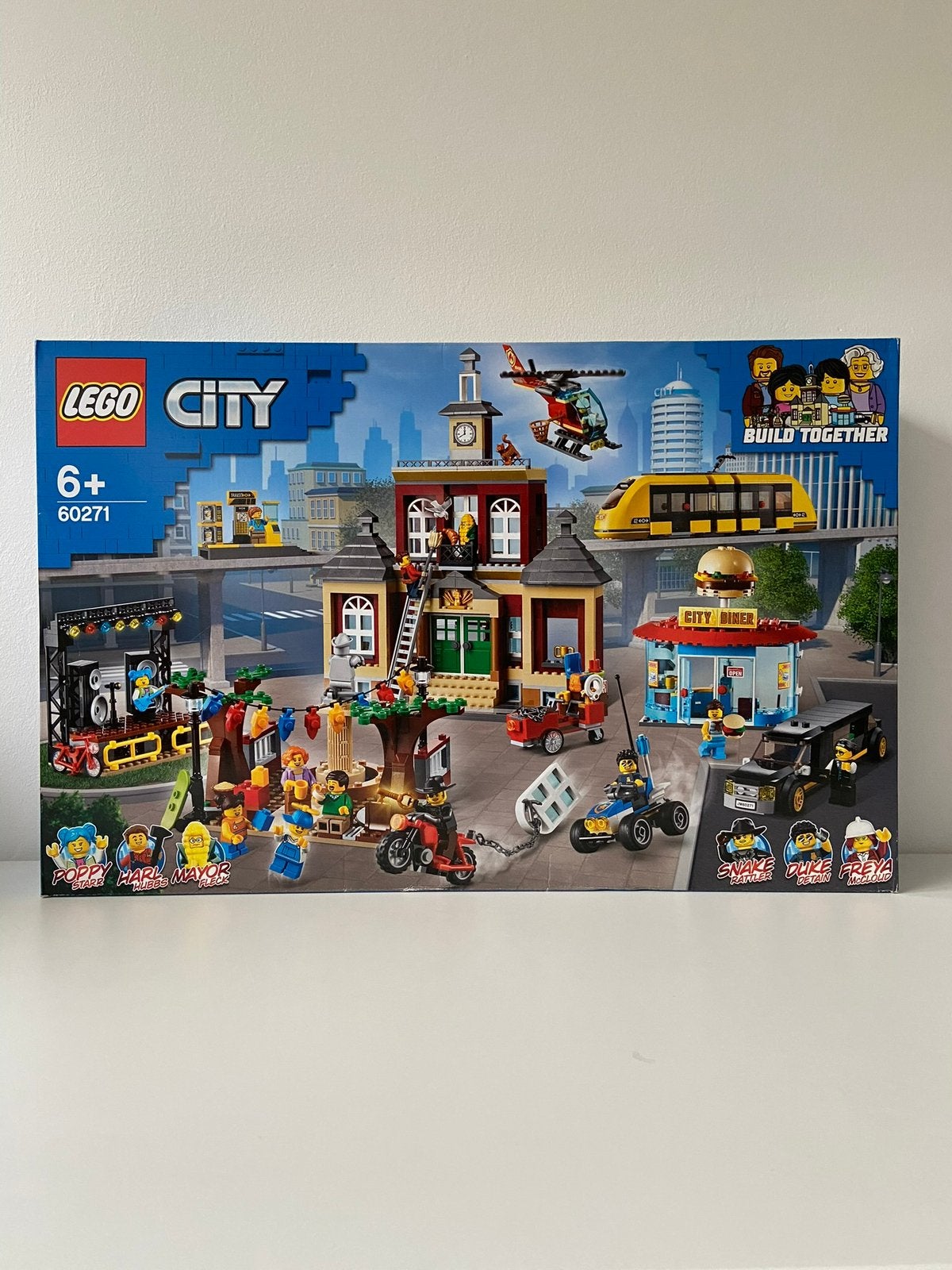 Lego 60271 - Lego City Stadsplein 60271 - *NIEUW*, Kinderen en Baby's, Speelgoed | Duplo en Lego, City, Nieuw, Ophalen of Verzenden