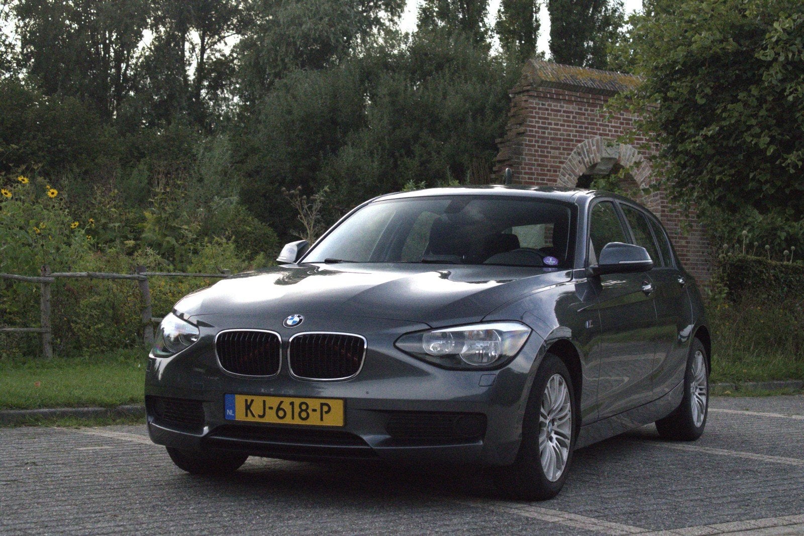 BMW 1-Serie 116I Business+ Edition 5DR 2011 Grijs, Auto's, BMW, 1-Serie, Zwart, 4 cilinders, 1200 kg