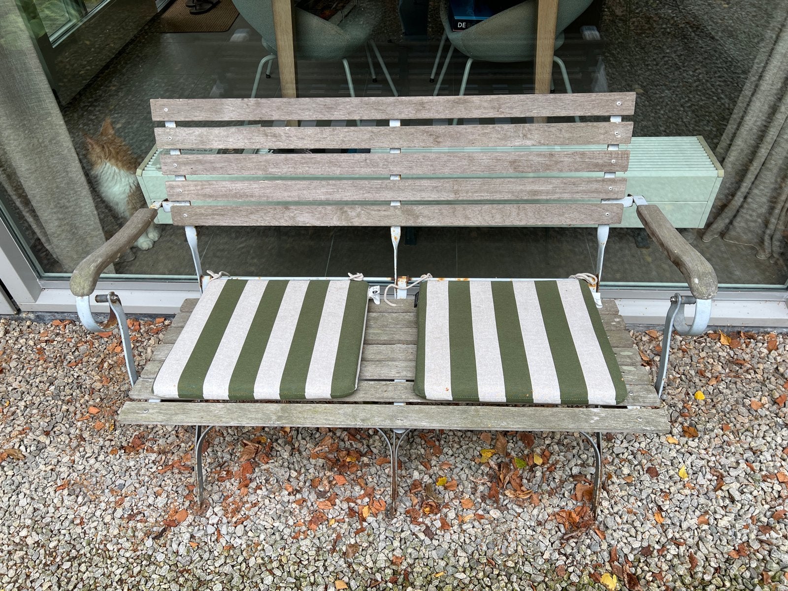 Houten tuinbank met metalen frame en kussens, Tuin en Terras, Tuinbanken, Ophalen, Gebruikt, Hout