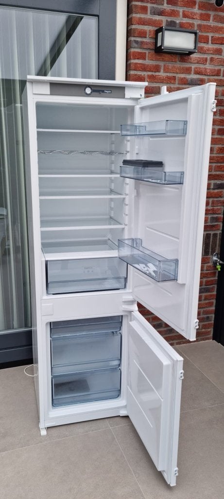 Te koop geïntegreerd koel-vriescombinatie, Witgoed en Apparatuur, Koelkasten en IJskasten, Zo goed als nieuw, Met aparte vriezer