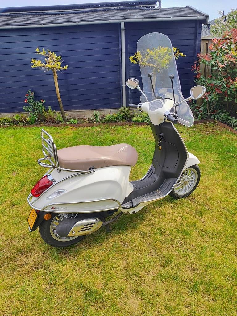 Vespa Sprint S 4 takt geel kenteken Perfect voor de zomer!, Fietsen en Brommers, Scooters | Vespa, Ophalen, Gebruikt, Overige modellen