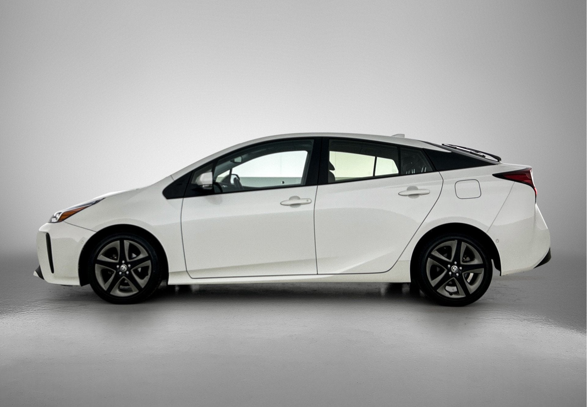 Toyota Prius 1.8 Hybrid Executive | Navigatie | Stoelverwarm, 12 maanden, Stof, Bedrijf, Hybride Elektrisch/Benzine