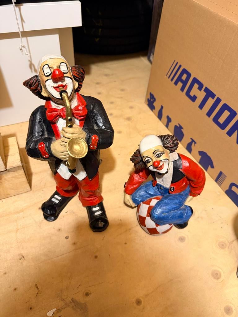 2x Handgemaakte Duitse Clown Beelden - Saxofoon & Bal, Ophalen of Verzenden, Zo goed als nieuw