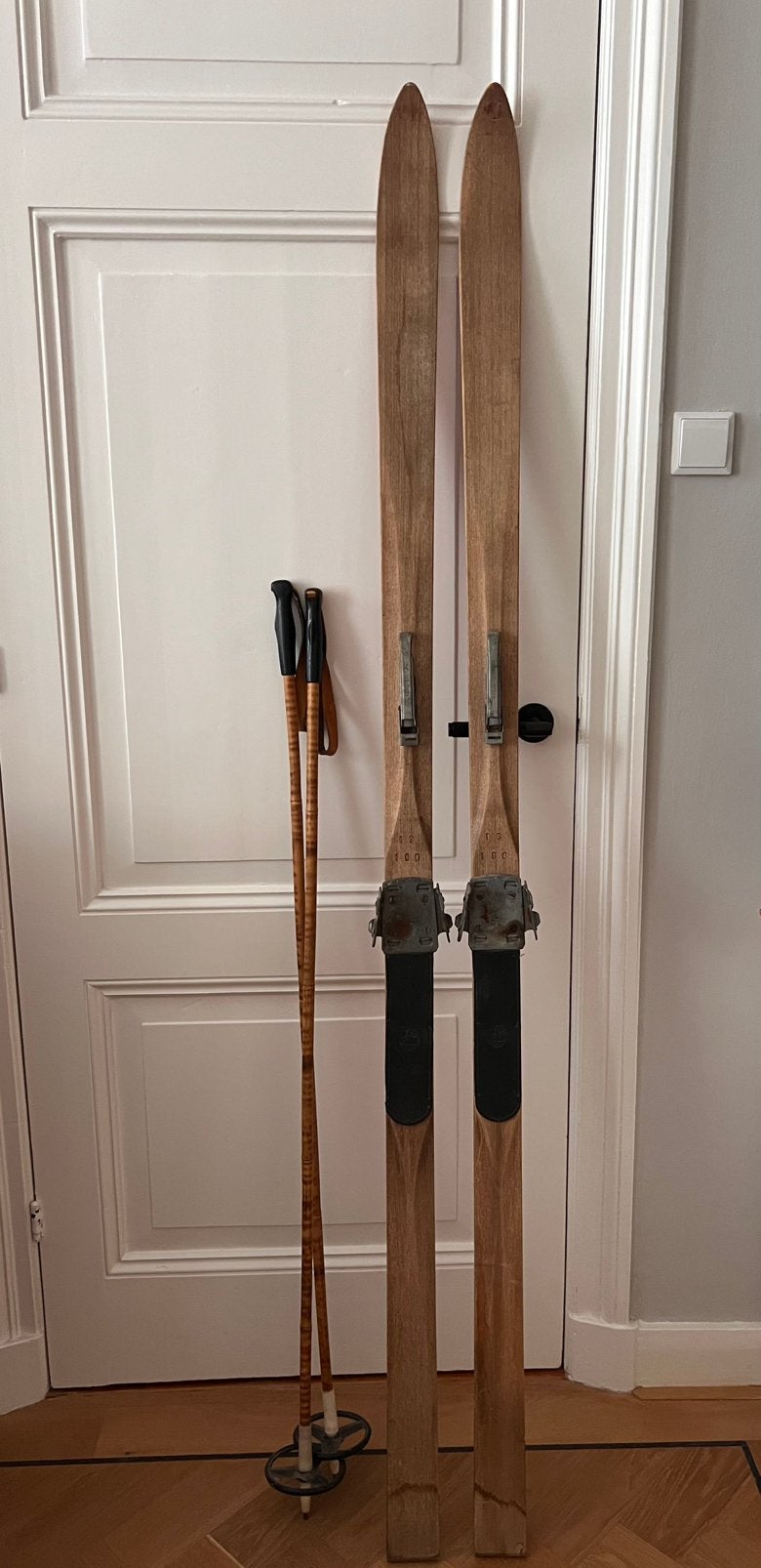 Antieke / vintage ski’s met stokken, Ophalen
