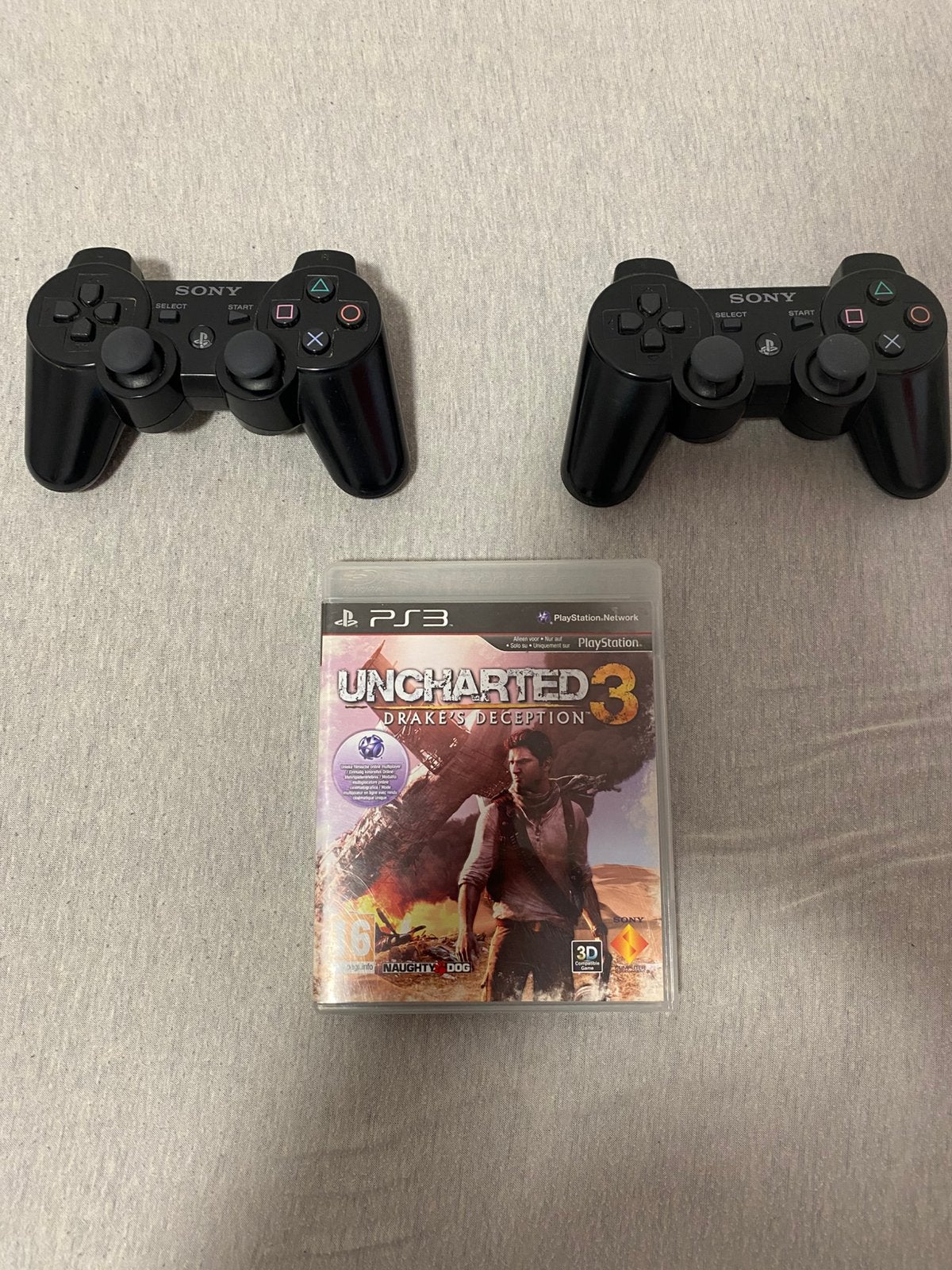 2 ps3 controllers met Uncharted 3 er bij., Spelcomputers en Games, Spelcomputers | Sony PlayStation 3, Gebruikt, Slim, 12 GB, Met 2 controllers