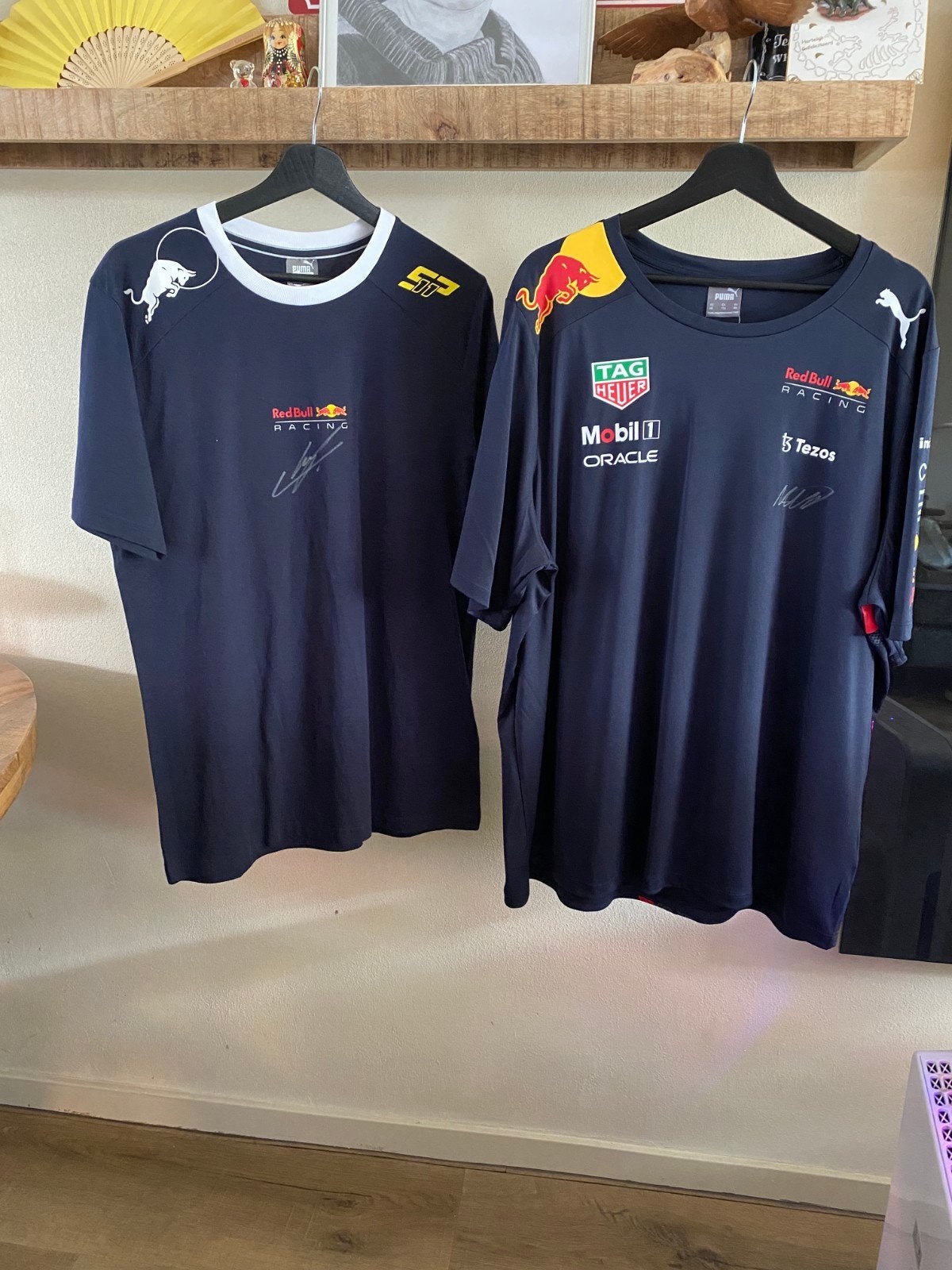 Gesigneerd Red Bull Racing F1 shirt (Max Verstappen & Checo), Ophalen of Verzenden, Zo goed als nieuw