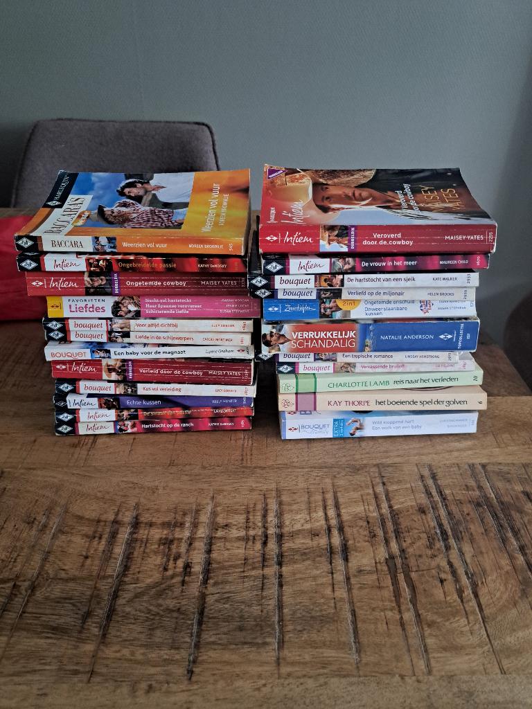 pocket boekjes (Intiem, Bouquet), Ophalen of Verzenden, Gelezen, Diverse auteurs