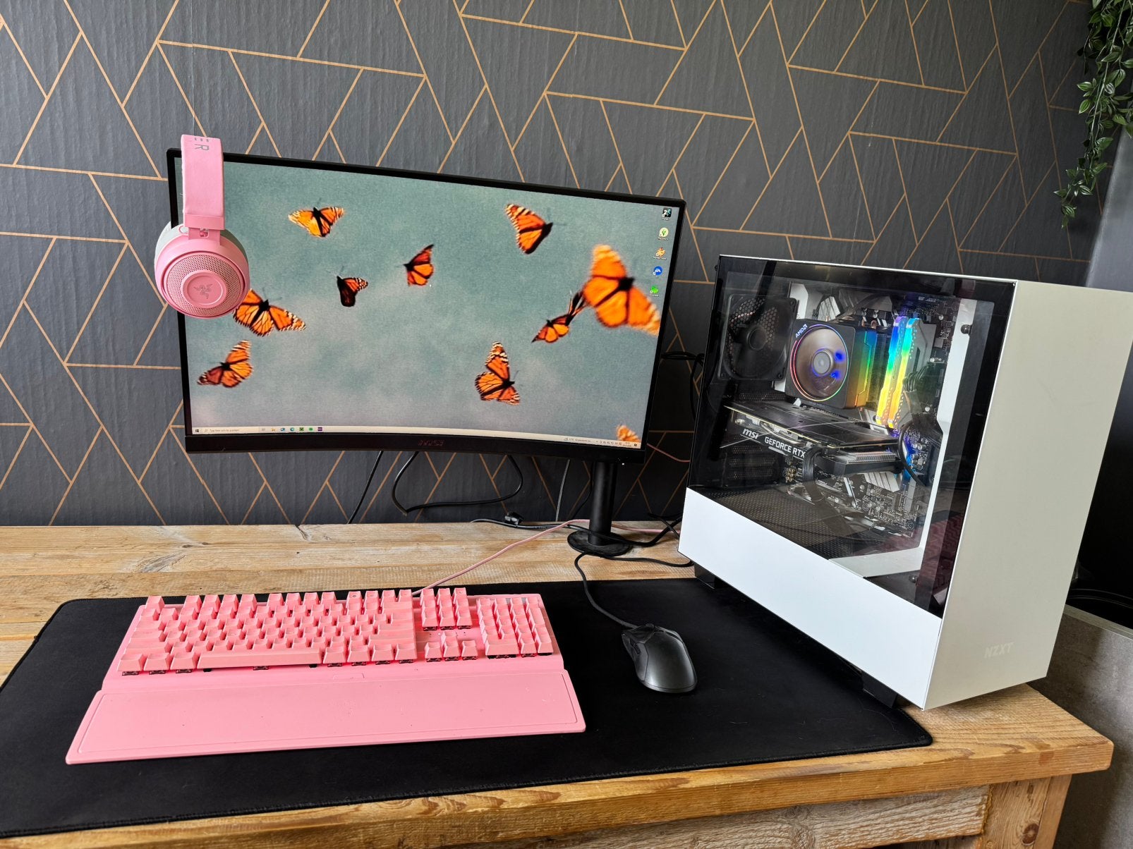 Complete game pc setup - Inclusief toebehoren! (roze), Zo goed als nieuw, Gaming, SSD, 3 tot 4 Ghz