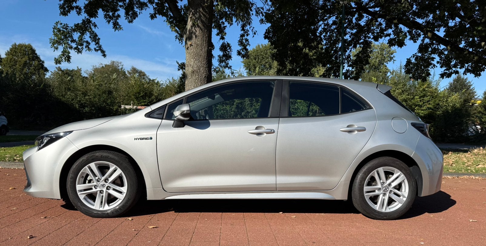 Foto 8 van Toyota Corolla 1.8 Hybrid Hatchback sports