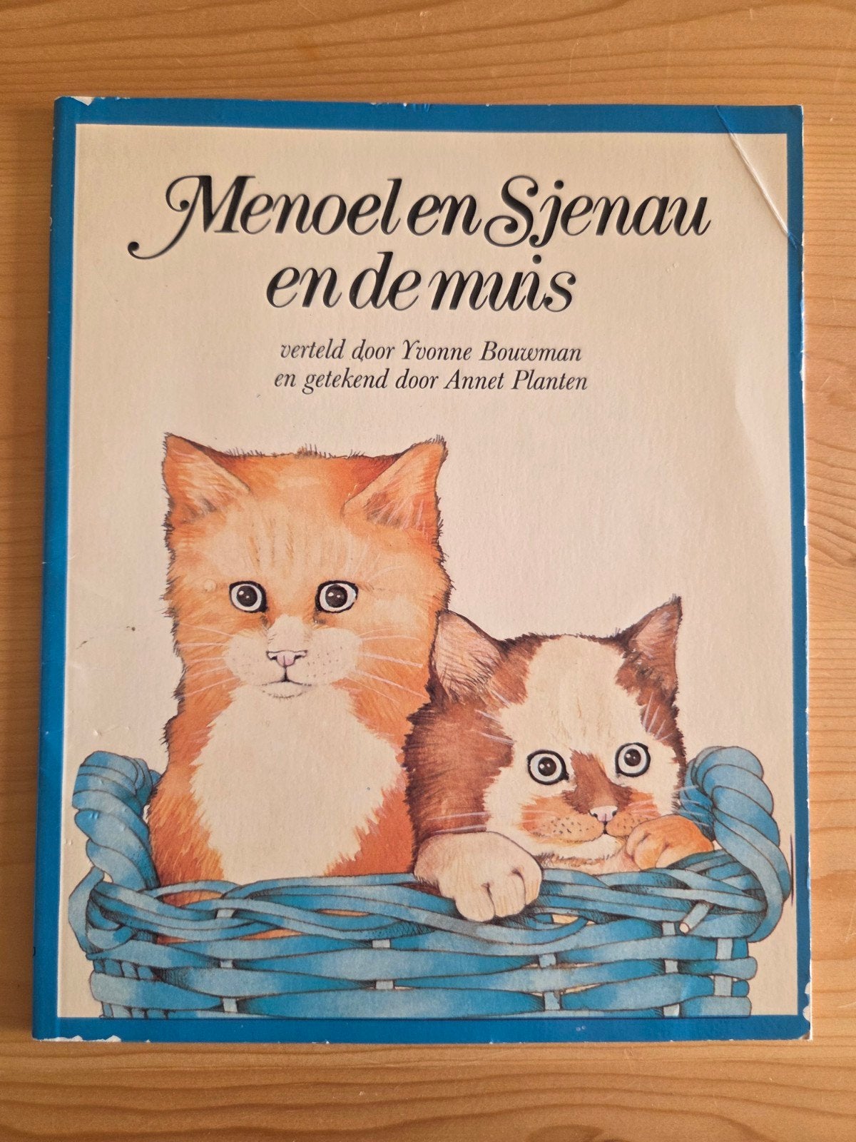 Yvonne Bouwman Menoel en Sjenau en de muis, Ophalen of Verzenden, Gelezen, Fictie algemeen