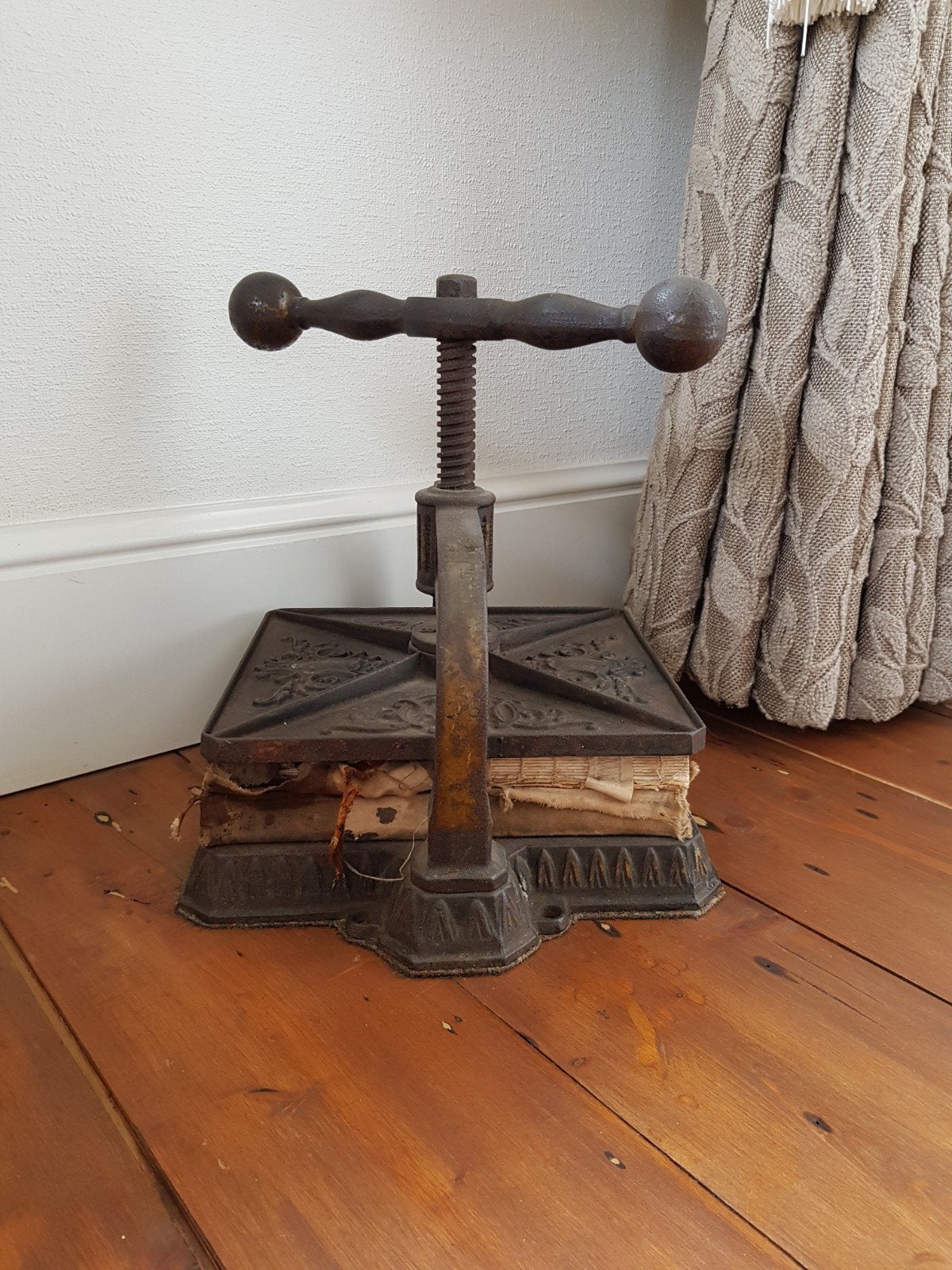 Oude boeken pers, Ophalen