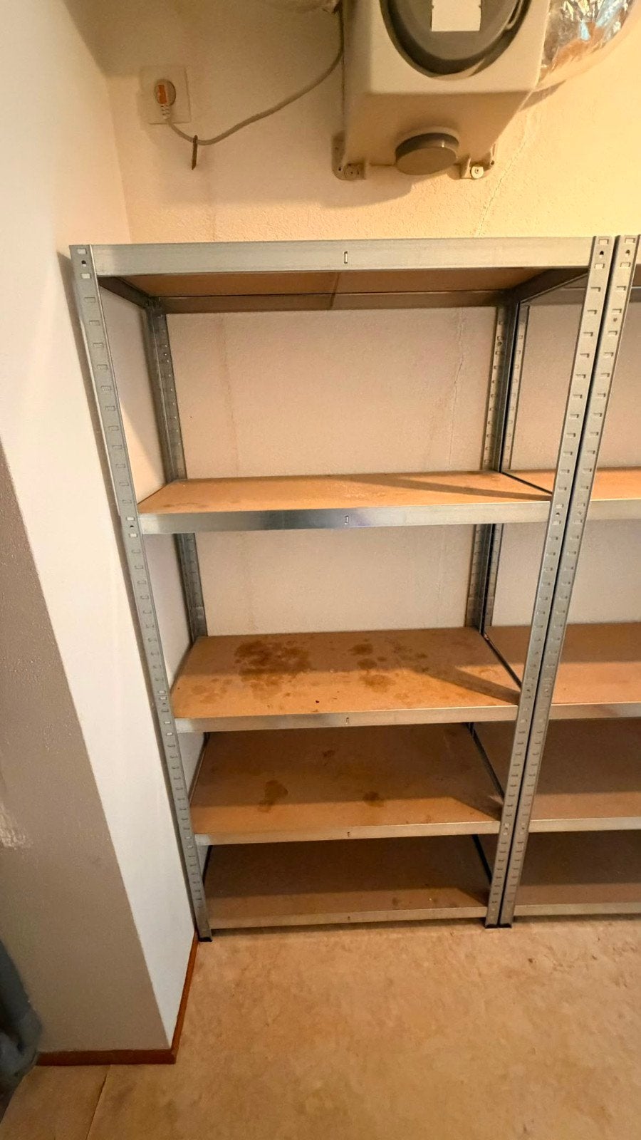 Gratis op te halen: Stevige metalen stellingkasten, Ophalen