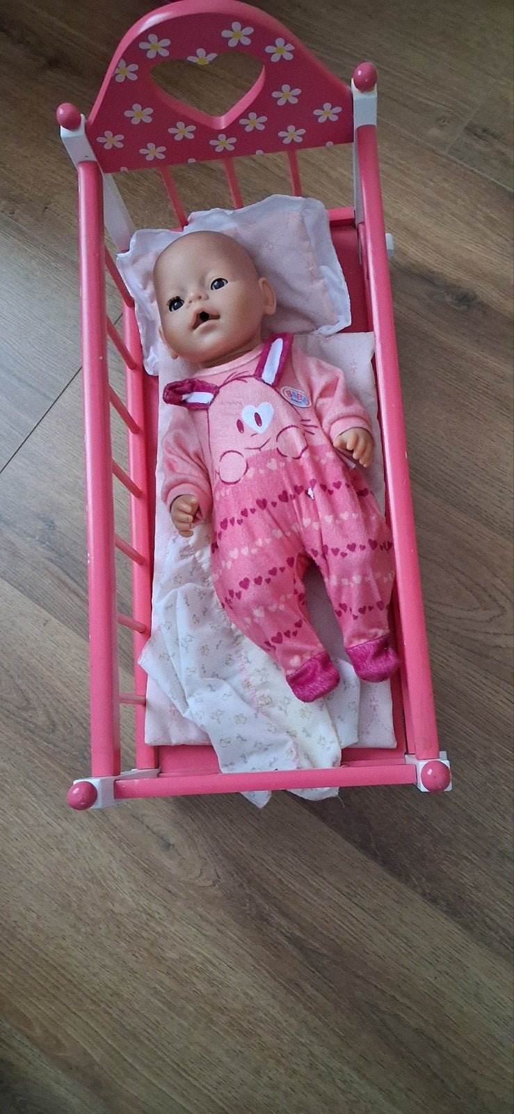 Mooie poppewiegje met pop, Ophalen of Verzenden, Zo goed als nieuw, Babypop