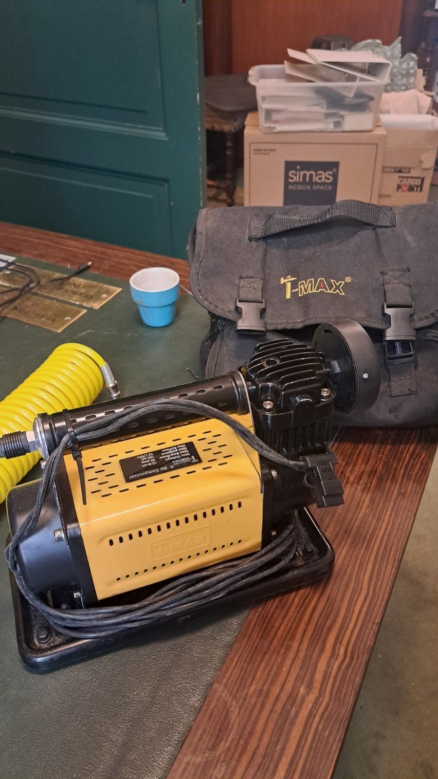 T-MAX Draagbare Luchtcompressor 12V met Tas en Slang, Ophalen of Verzenden, Gebruikt, Mobiel
