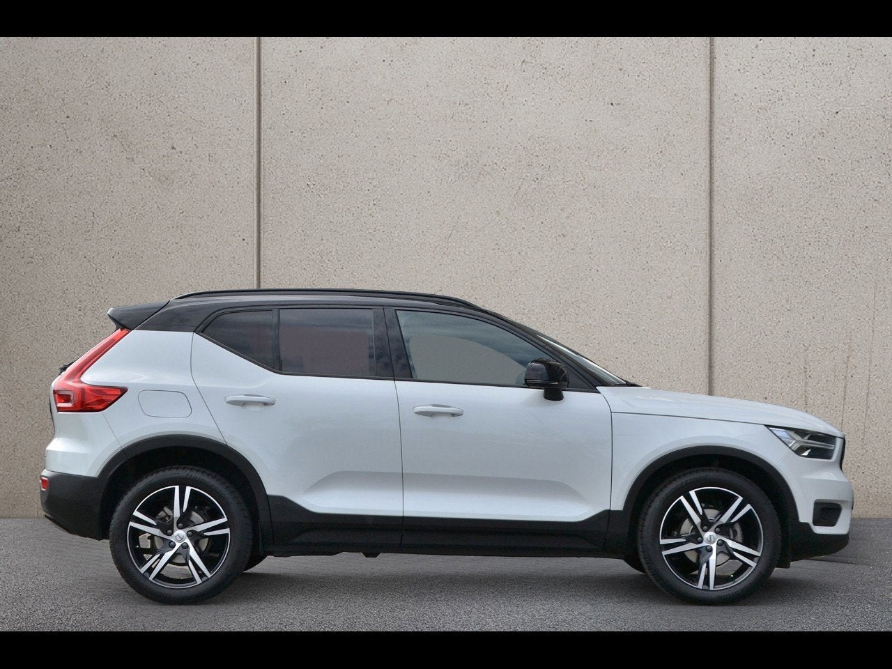Volvo XC40 1.5 T2 R-Design | Navigatie | Achteruitrijcamera, Voorwielaandrijving, Gebruikt, 129 pk, Wit